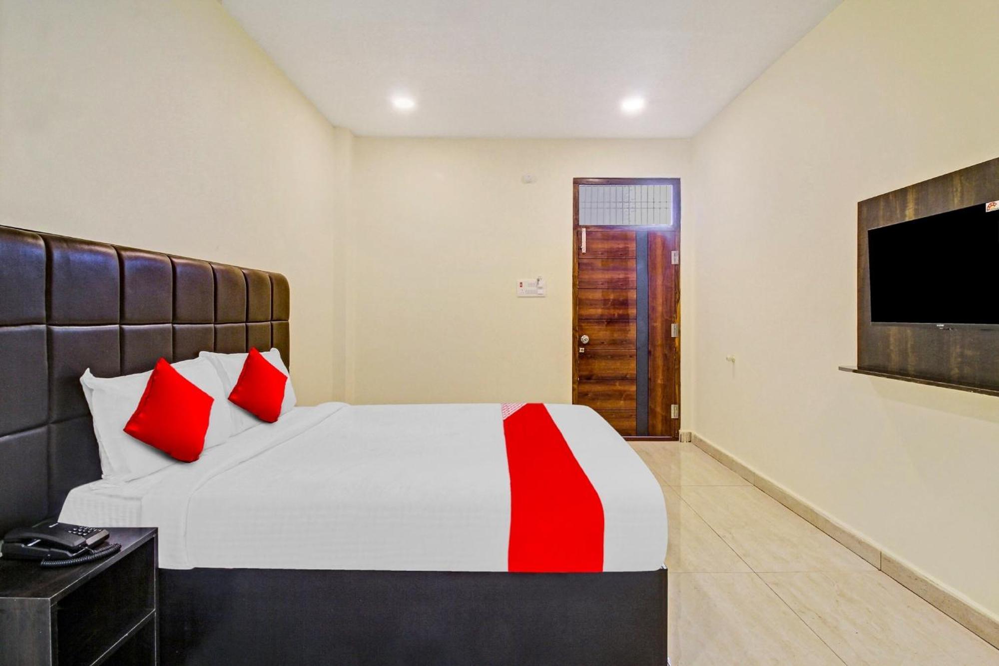Super Hotel O Lakshmi Royal Inn Warangal Dış mekan fotoğraf