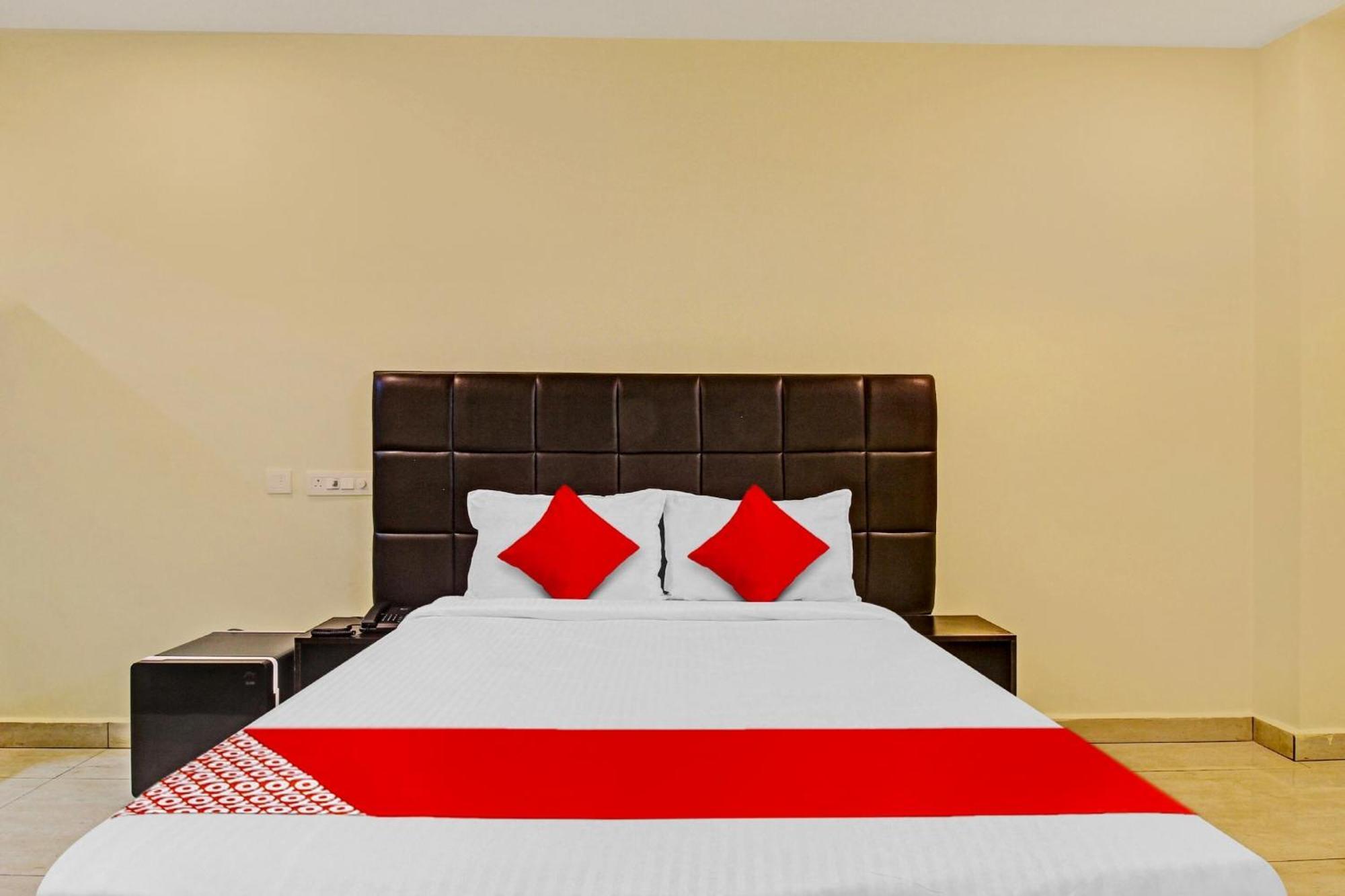 Super Hotel O Lakshmi Royal Inn Warangal Dış mekan fotoğraf